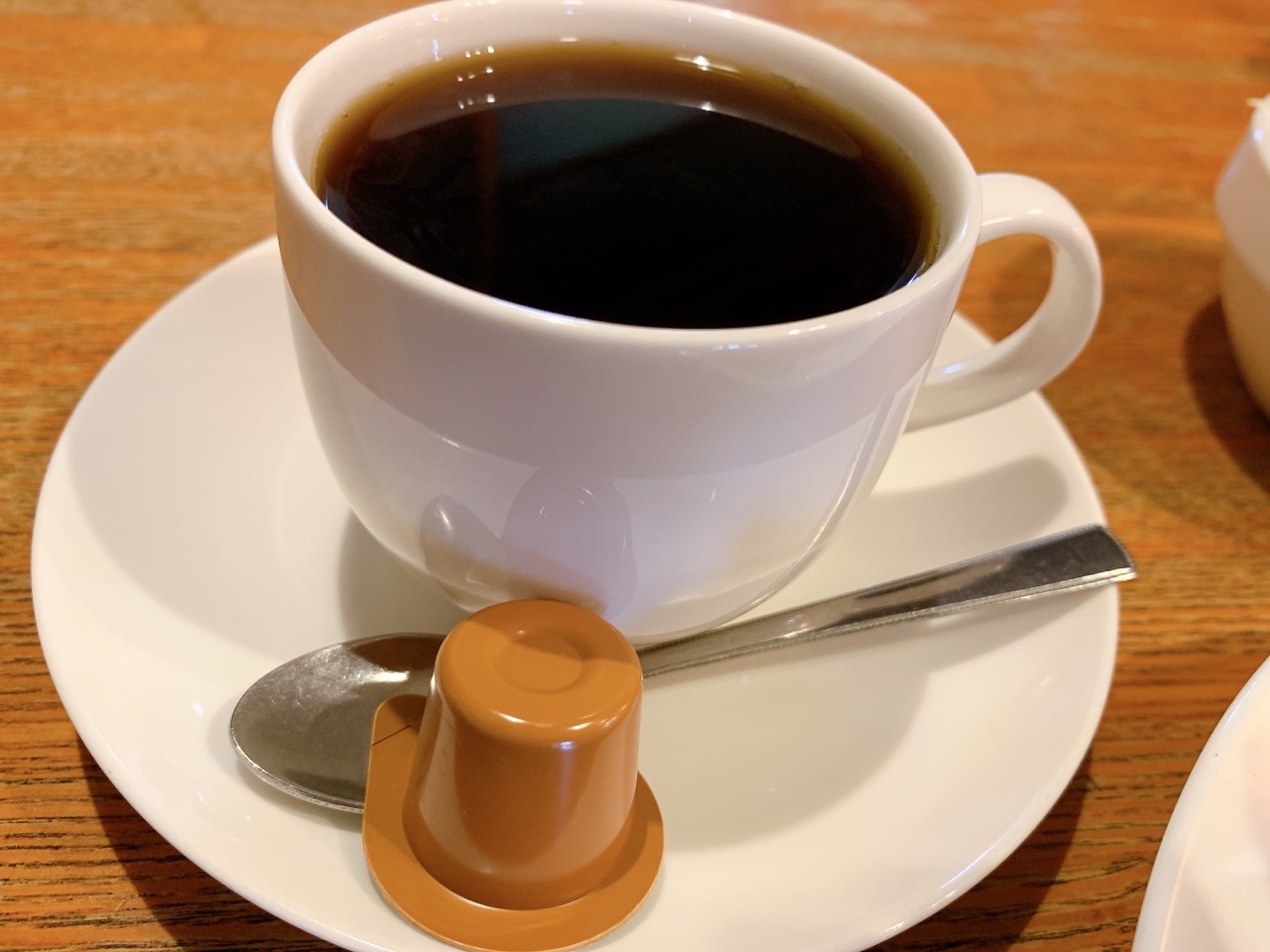 コーヒーはサイフォン式で安定した味わい