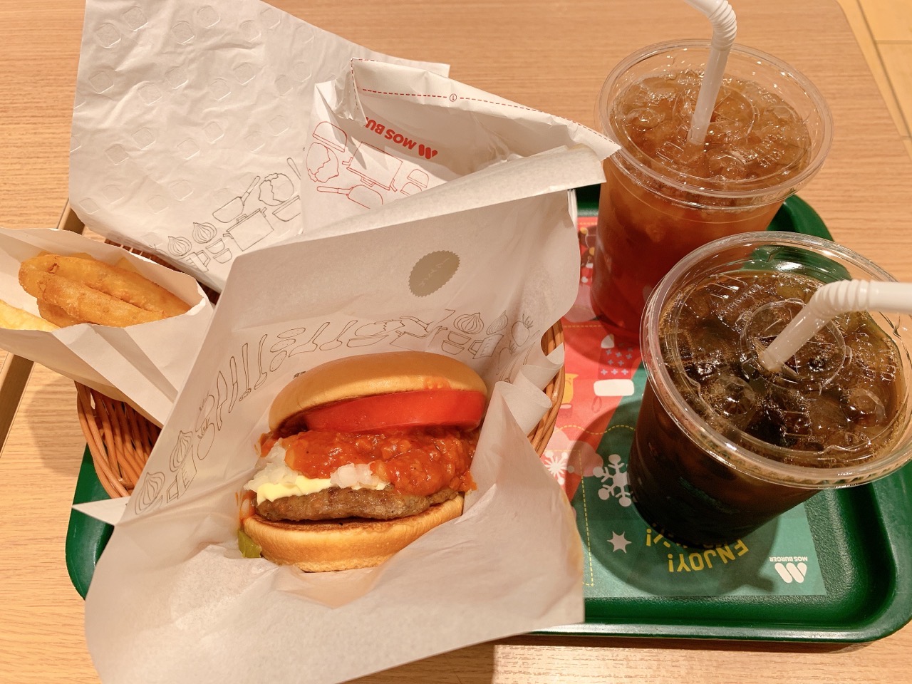 モスバーガー 松戸駅東口店が電源も使えてpc作業にも便利 雰囲気やメニューについても紹介します Slow Lifestyle